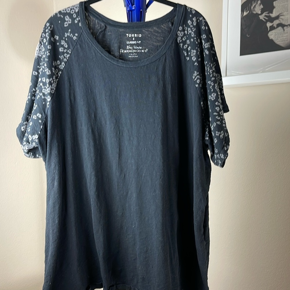 Torrid black tee with leopard sleeves size 5